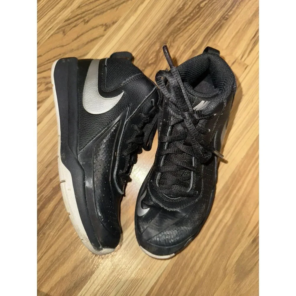 Nike Team Hustle D7‎ Boys Basketball Sneaker Shoes Black Size 1Y 1 Youth
